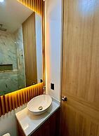 613-Estudio luminoso con balcón