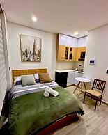 613-Estudio luminoso con balcón