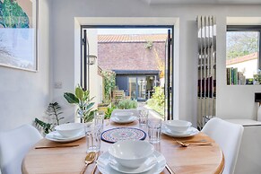 Stylish 2BD with Private Garden & Sauna
