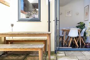 Stylish 2BD with Private Garden & Sauna