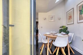 Stylish 2BD with Private Garden & Sauna