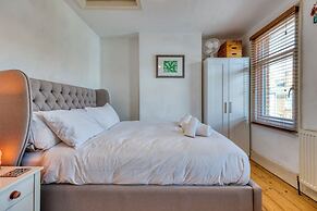 Stylish 2BD with Private Garden & Sauna