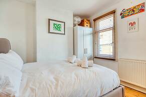 Stylish 2BD with Private Garden & Sauna