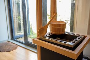 Stylish 2BD with Private Garden & Sauna