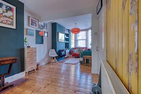 Stylish 2BD with Private Garden & Sauna