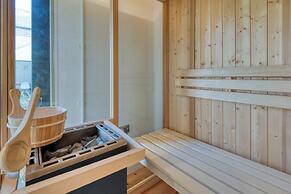 Stylish 2BD with Private Garden & Sauna