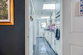 Stylish 2BD with Private Garden & Sauna