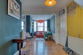 Stylish 2BD with Private Garden & Sauna