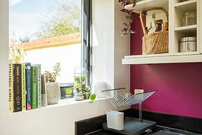 Stylish 2BD with Private Garden & Sauna