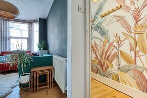 Stylish 2BD with Private Garden & Sauna