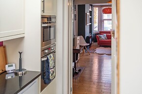 Stylish 2BD with Private Garden & Sauna