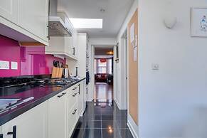 Stylish 2BD with Private Garden & Sauna