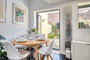 Stylish 2BD with Private Garden & Sauna