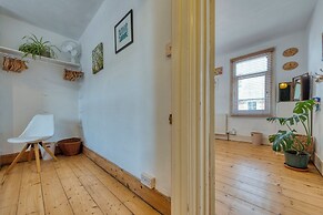 Stylish 2BD with Private Garden & Sauna