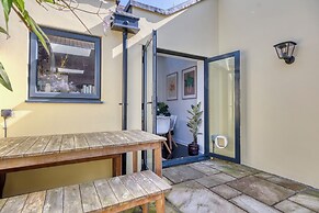 Stylish 2BD with Private Garden & Sauna