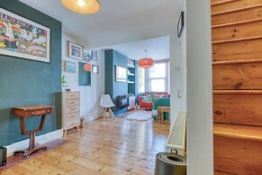 Stylish 2BD with Private Garden & Sauna