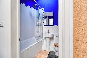 Stylish 2BD with Private Garden & Sauna