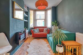 Stylish 2BD with Private Garden & Sauna