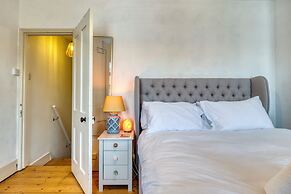 Stylish 2BD with Private Garden & Sauna