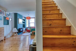 Stylish 2BD with Private Garden & Sauna