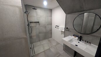 Cockatoo Retreat
