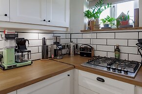 Stunning 2BD in the Heart of Malmesbury