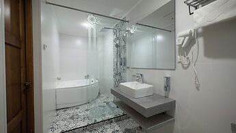 Emerald hotel