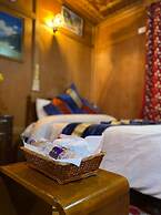 The Heritage Group Of Houseboats