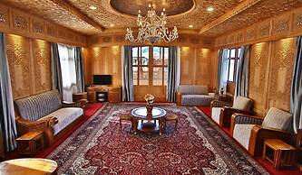 The Heritage Group Of Houseboats