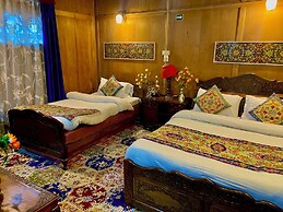 The Heritage Group Of Houseboats