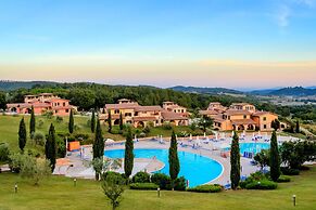 Residence with private beach in Talamone