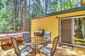 8 Mi to Dodge Ridge Mtn: Peaceful Cabin w/ Deck!