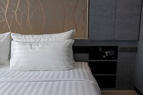 600m to beach New City gate P214 c60