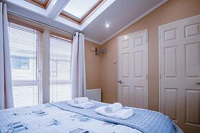 3 Manor Lodge - 2 Bedroom Lodge - Pendine
