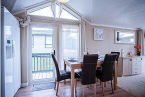 3 Manor Lodge - 2 Bedroom Lodge - Pendine