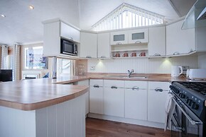 3 Manor Lodge - 2 Bedroom Lodge - Pendine