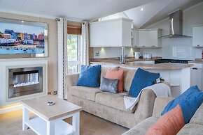 3 Manor Lodge - 2 Bedroom Lodge - Pendine