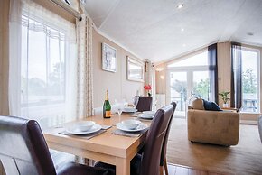 3 Manor Lodge - 2 Bedroom Lodge - Pendine