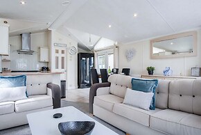 2 Manor Lodge - 2 Bedroom Lodge - Pendine