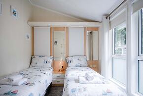 2 Manor Lodge - 2 Bedroom Lodge - Pendine