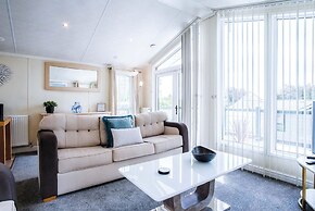 2 Manor Lodge - 2 Bedroom Lodge - Pendine