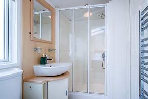 2 Manor Lodge - 2 Bedroom Lodge - Pendine