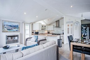 2 Manor Lodge - 2 Bedroom Lodge - Pendine