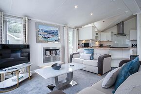 2 Manor Lodge - 2 Bedroom Lodge - Pendine