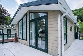 2 Manor Lodge - 2 Bedroom Lodge - Pendine