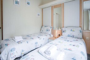 2 Manor Lodge - 2 Bedroom Lodge - Pendine