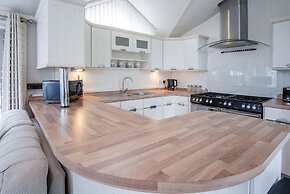 2 Manor Lodge - 2 Bedroom Lodge - Pendine