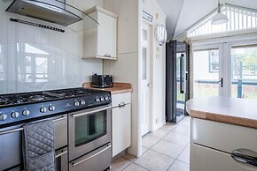 2 Manor Lodge - 2 Bedroom Lodge - Pendine