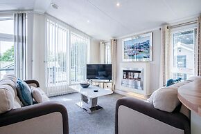 2 Manor Lodge - 2 Bedroom Lodge - Pendine