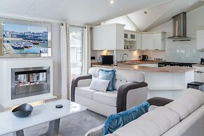 2 Manor Lodge - 2 Bedroom Lodge - Pendine